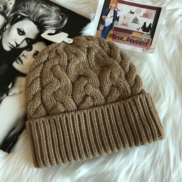 Michael Kors Cable Hat - Picture 4 of 6